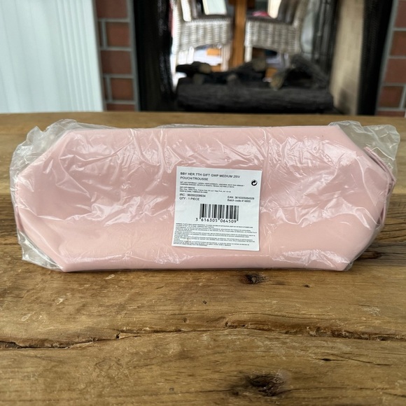 NEW! Burberry Logo Clutch Toiletry Bag Cosmetic Pouch Travel Case ~ Pink - Picture 7 of 11